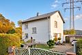 Gepflegtes Einfamilienhaus in erhöhter Lage mit unverbaubarem Panoramablick in den Schwarzwald - Einfahrt