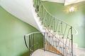 Haus der vielen Möglichkeiten in Grafing: Mehrgenerationenhaus mit großem Gestaltungsspielraum - elegantes Treppenhaus