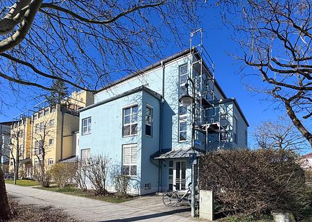 ZUR KAPITALANLAGE: Charmante Maisonette-Galerie-Wohnung mit Balkon in Taufkirchen - Aussenansicht
