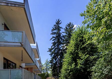 Ruhiges Wohnen auf zwei Ebenen mit ca. 124 m² Gesamtfläche in grüner Umgebung - Hausansicht