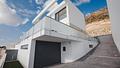 Luxusvilla für höchste Ansprüche mit 4 Schlafzimmern, Garage, Privatpool und Meerblick
