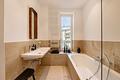 Großzügigkeit im Herzen Schwabings: Stilvoller Altbau mit 6 Zimmern und ruhigem Innenhof-Balkon - 2013 erneuertes Bad mit Wanne und Dusche