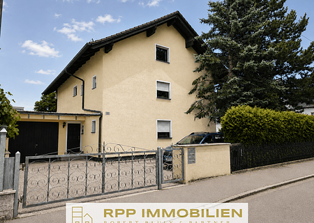 Attraktives Dreifamilienhaus mit stabilem Vermietungspotenzial und Entwicklungschancen - Hausansicht