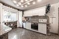 Sonniges 2-3 Parteienhaus in Vaterstetten für Familien oder als Renditeobjekt - Obergeschoss Einbauküche