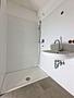 Top modernisiertes Single-Apartment mit großem Balkon - in Neuried bei München. - Begehbare Dusche (Glasabtrennung folgt)