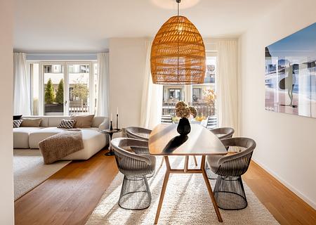 Kaulbachstraße: Exklusive 3-Zimmer-Wohnung mit sonniger Loggia und drei Stellplätzen in Bestlage - Luftig-lichtes Wohngefühl