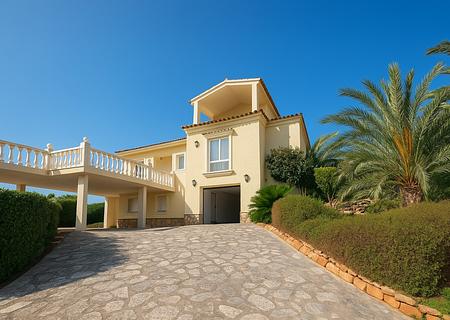 Villa in La Sella mit 4 Schlafzimmern, 4 Bädern, Touristenlizenz sowie Golf- und Meerblick