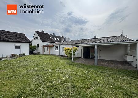 Fernab des Trubels - Entwicklungspotenzial und klare Perspektive für Mieter - DHH mit Bungalow-Anbau