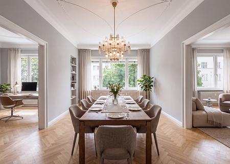 Großzügigkeit im Herzen Schwabings: Stilvoller Altbau mit 6 Zimmern und ruhigem Innenhof-Balkon - Stilvolles Altbau-Domizil (Visualisierung)