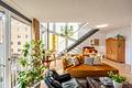 Lichtfülle über den Dächern der Stadt: Loftartige Maisonette mit Dachterrasse - Treppe als Design-Statement