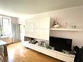 Möblierte 3-Zimmer-Wohnung mit Südwest-Loggia in top Lage Schwabing-West - Wohnzimmer mit Balkontür