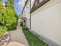Harlaching von seiner schönsten Seite – stilvolle 3-Zimmer-Wohnung mit Sonnenterrasse und Balkon - Zuwegung zum Hauseingang