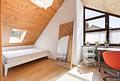 Stadtnah und direkt am Park! Familienheim mit spannender Architektur, 7 Zimmern und Garten - Schlafen und Arbeiten im Dachgeschoss