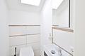 Modernes Wohnen mit Stil: Maisonettewohnung mit Galerie in Bad Schönborn - Tageslicht-Gäste-WC