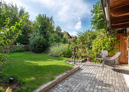 Modernisiertes Reihenhaus mit Garten und hochwertiger Ausstattung in Holzkirchen - Traumhafter Garten