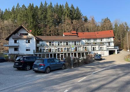 Etabliertes Pflegeheim mit Erweiterungspotenzial - Hausansicht
