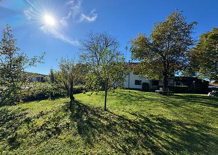 Attraktives Familiendomizil mit vielfältigem Nutzungspotential
- vor den Toren des Münchener Südens - Garten-Impression