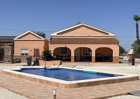 Mediterranes Landleben - Charmantes Einfamilienhaus mit privatem Pool im Herzen der Vega Baja