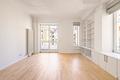 Großzügigkeit im Herzen Schwabings: Stilvoller Altbau mit 6 Zimmern und ruhigem Innenhof-Balkon - Schlafzimmer mit Balkon zum Innenhof