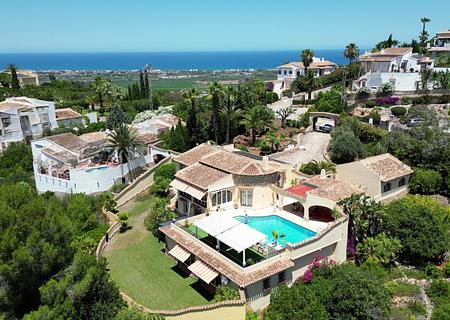 Exklusive Villa mit Pool und hochwertiger Ausstattung in Monte Pego