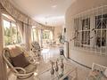 Attraktive freistehende Villa mit Sommerhaus