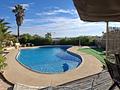 Villa mit Gästehaus, Privatpool und fantastischem Meerblick