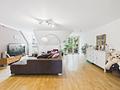 Charmante Dachgeschosswohnung mit Bergblick und überdachter Loggia
- begehrte, zentrale Wohnlage - Wohnen