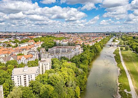 Mit Isar- und Bergblick: Absolute Rarität in unwiederbringlicher Lage - die Isar vor der Haustür