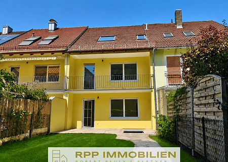 Platz für Familie & Homeoffice – renoviertes Reihenhaus mit sonnigem Südgarten und Einzelgarage - Hausansicht Gartenseite