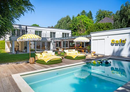 Weitläufig und lichterfüllt: Luxuriöses Familiendomizil mit Pool und traumhaftem Garten - Luxuriöses Familiendomizil mit Pool und traumhaftem Garten