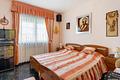 Prächtige freistehende Villa mit 3 Schlafzimmern, 4 Bädern, Fitnessraum, Sauna, Garage und Privatpool nur 1 km vom Strand
