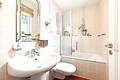 Luxuriöse Villa mit Gästehaus in Bestlage / Verkauf mit Rückmietung / späterer Eigenbezug - Badezimmer im Gästehaus