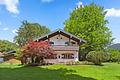 Traumlage zwischen Kampenwand und Chiemsee: Geräumiges Landhaus mit Gestaltungspotenzial - Feinster Landhaus-Stil