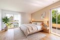 Ruhiges Landidyll: Großzügige Villa mit hochwertiger Ausstattung und traumhaftem Garten - Schlafzimmer mit Ankleide (visualisiert)