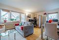 Gemütliche 2-Zi.-Whg. mit praktischem Schnitt in Obermenzing - Wohnzimmer mit Balkon