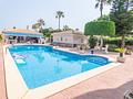 Attraktive freistehende Villa mit Sommerhaus