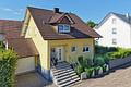 Einziehen und wohlfühlen! Gepflegtes Familiendomizil mit Terrasse, Garten und viel Wohnraum - Eingangsseite