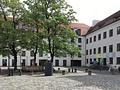 Zentral in München: moderne Wohnung im alten Hof in Erbpacht optional mit TG-Stellplatz - alter Hof