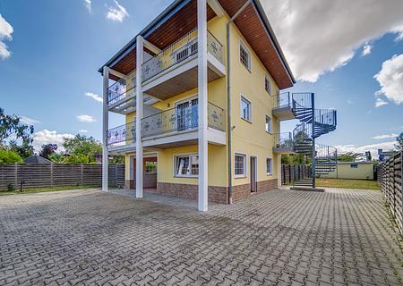 Wohnen, wo andere Urlaub machen: Ferienhaus in Toplage am Eicher See - Ansicht