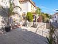 Villa mit 4 Schlafzimmern, 3 Bädern, Dachterrasse, Privatpool und schönem Ausblick