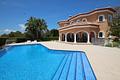 Erstklassige Villa mit Infinity-Pool, Barbecue, Spielplatz, Doppelgarage, Keller, Garten, Balkon, Terrasse, viele Details, auf der Südseite von Montgó