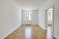 Erstbezug nach hochwertiger Sanierung: Sehr charmante 2,5-Zimmer-Altbauwohnung mit Balkon - Klassischer Altbau-Grundriss