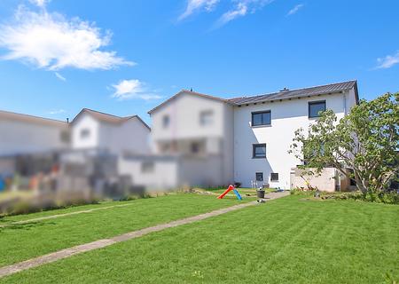 Bieterverfahren - Kernsanierte Doppelhaushälfte mit großem Garten in begehrter Lage. - Garten