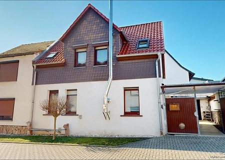 PROVISIONSFREI: Familienfreundliche Doppelhaushälfte in Klostermansfeld mit Potenzial - Außenansicht