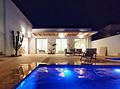 Luxuriöse ebenerdige Villa mit Pool und Keller - 1692380760368