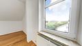 Altbaucharme & Bergblick – 2-Zimmer-Dachgeschoss mit Potenzial für 3 Zimmer in Freilassing - Schlafzimmer