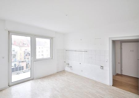 Gut geschnittene 2-Zimmer-Wohnung mit großzügiger Wohnküche und viel Gestaltungspotenzial - Küche 2