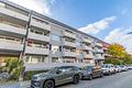 Stilvoll investieren mit fast 5% Rendite– vermietetes Apartment mit Westbalkon in Untersendling - Hausansicht I