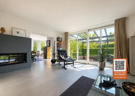 Provisionsfrei! Exklusives Einfamilienhaus mit stilvollem Design und idyllischem Garten - Wohnbereich mit Kamin