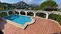 Villa mit großem Grundstück und ebener Zufahrt, herrlichem Ausblick, großen Terrassen, BBQ, ZH, Klima, Garage u.v.a.m.